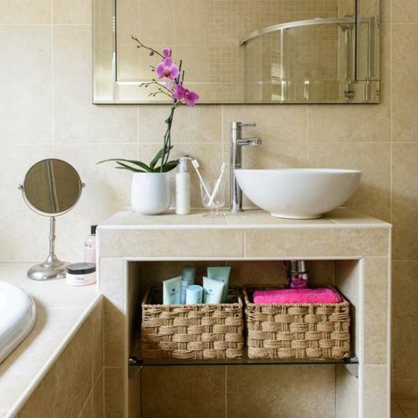 Kylpyhuone laatta ideoita kori seinä peili pesuallas