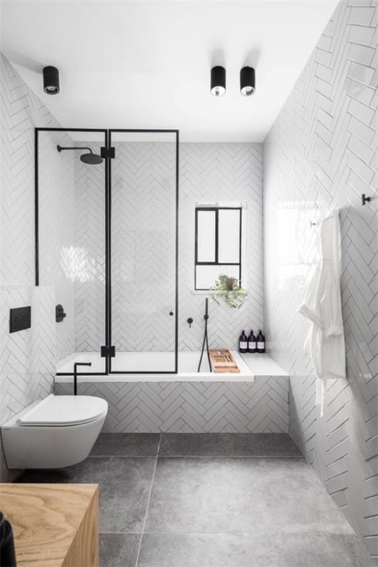 Kylpyhuoneen trendit 2021 klassinen muotoilu valkoiset laatat suihku lasiseinät wc mustat varusteet harmaat lattialaatat