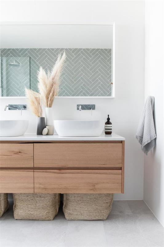Kylpyhuoneen trendit 2021 tyylikäs kylpyhuoneen valkoiset laatat kelluva turhamaisuus koristeellinen ruoho