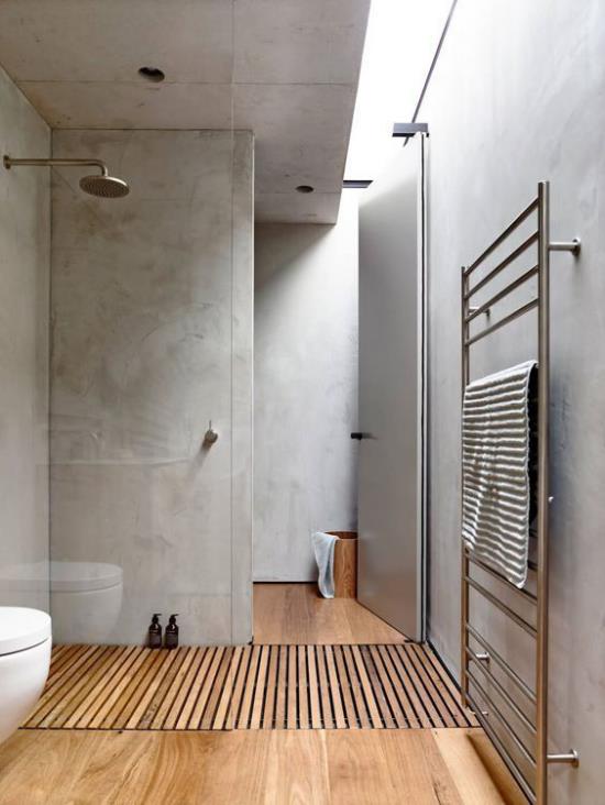 Kylpyhuoneen trendit 2021 yksinkertainen kylpyhuone suunnittelu harmaalla puupaneelilla puulattia suihku wc
