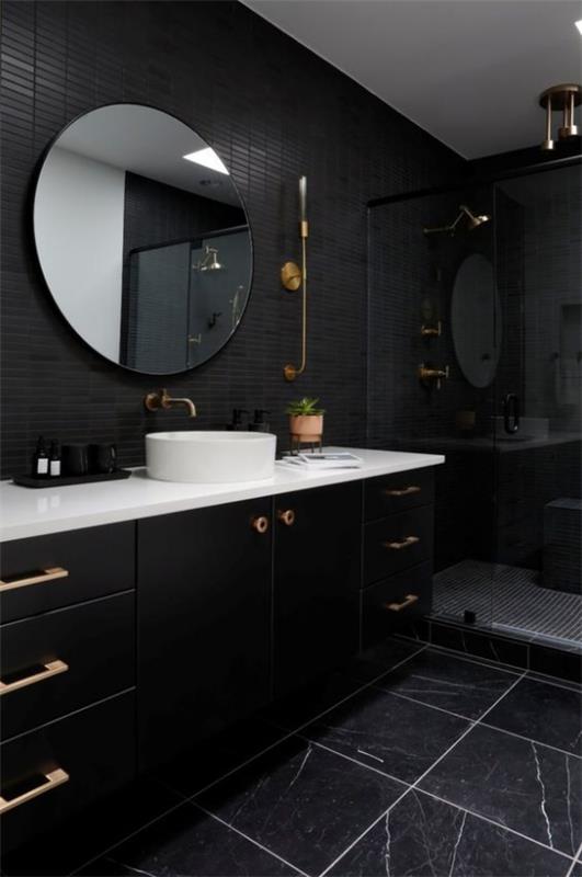 Kylpyhuoneen trendit 2021 musta kylpyhuoneen muotoilu marmorilaatat valkoinen turhamaisuus alkuun visuaalinen kontrasti