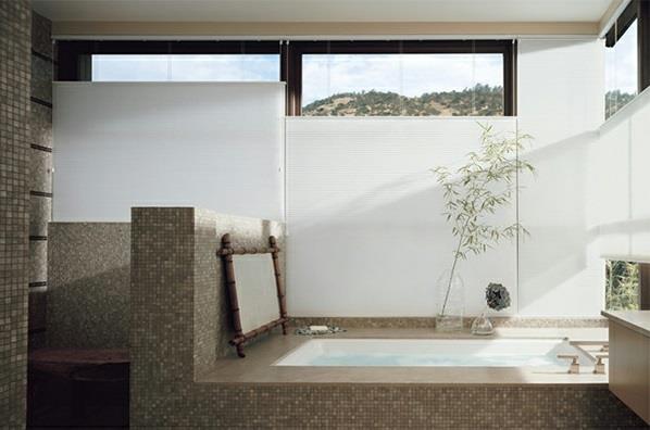 Kylpyhuone Aasia kylpyamme himmeä lasi -ikkuna