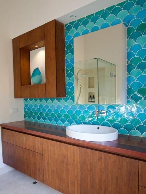 Kylpyhuoneen värit suunnittelevat taidokkaasti kylpyhuoneen laattoja
