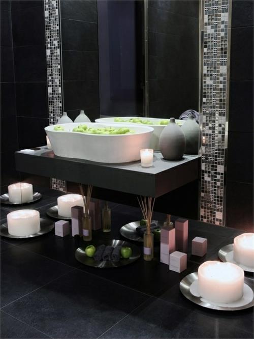 Kylpyhuoneen värit suunnittelevat mustia kylpyhuoneen laattoja