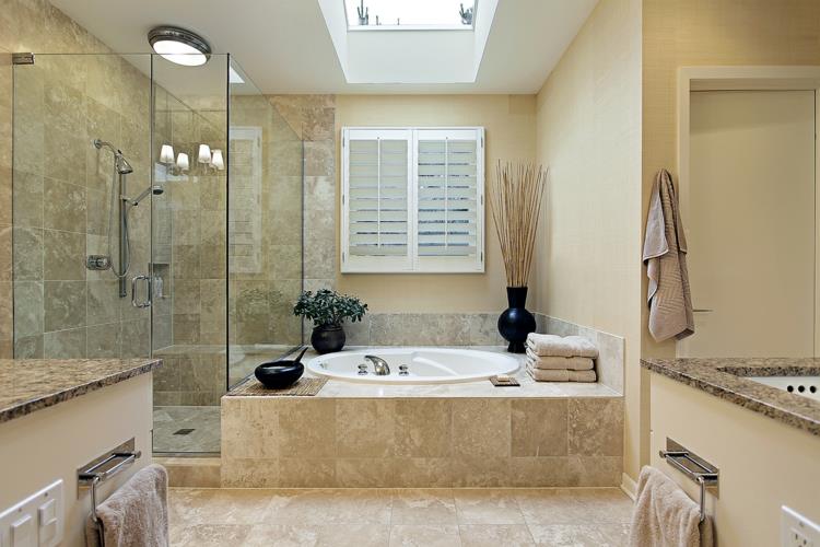 Kylpyhuoneen laatat-travertiinilaatat-kylpyamme-suihku