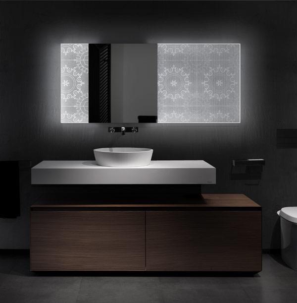 Kylpyhuoneen peilin holografinen vaikutus Elia Felicen romanttinen pesuallas