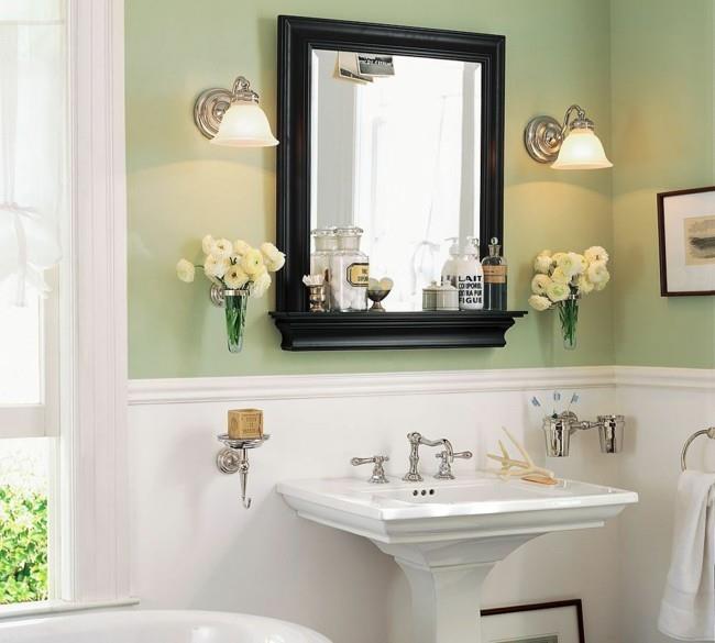 Kylpyhuoneen peili neliön muotoinen puukehys