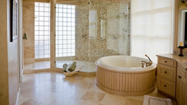 Kylpyhuone laatat laatat travertiini lattialaatat seinälaatat