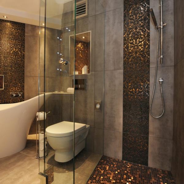 Kylpyhuoneen glitter -laatat, joissa on metallisen näköinen lasisuihku