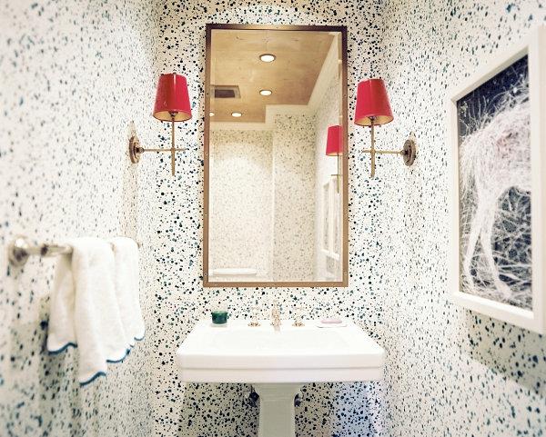 Kylpyhuoneen tarvikkeet ja kylpyhuonekalusteet peiliseinävalaisimet punainen