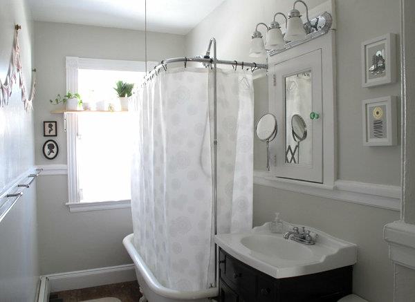 Kylpyhuonetarvikkeet ja kylpyhuonekalusteet pyyhekuivain kylpyammehylly