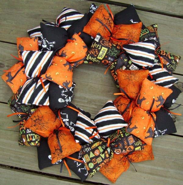 Käsityöideoita Halloween -oviseppeleen kankaalle