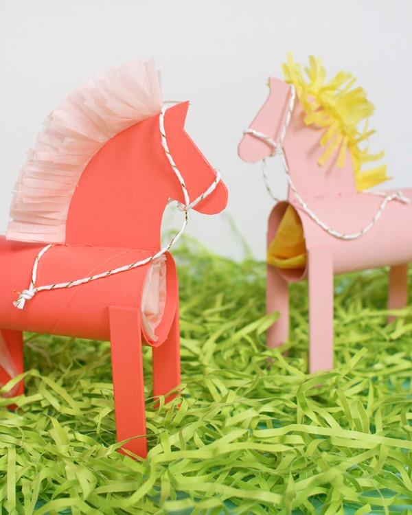Käsityöt popsicle -tikuilla - hienoja kierrätyskäsityöideoita ja -ohjeita hevosille pikku poni -jäätelösauvat wc -rullat