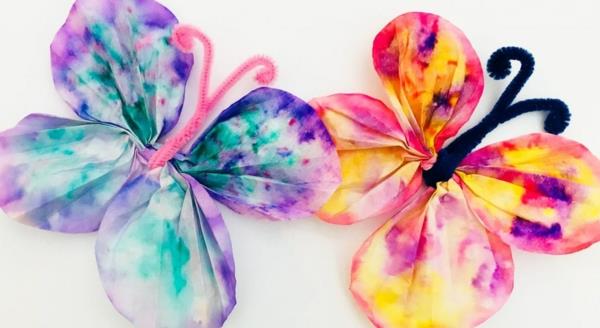 Käsityön värittäminen kahvisuodattimilla ja ideoiden luominen perhosille