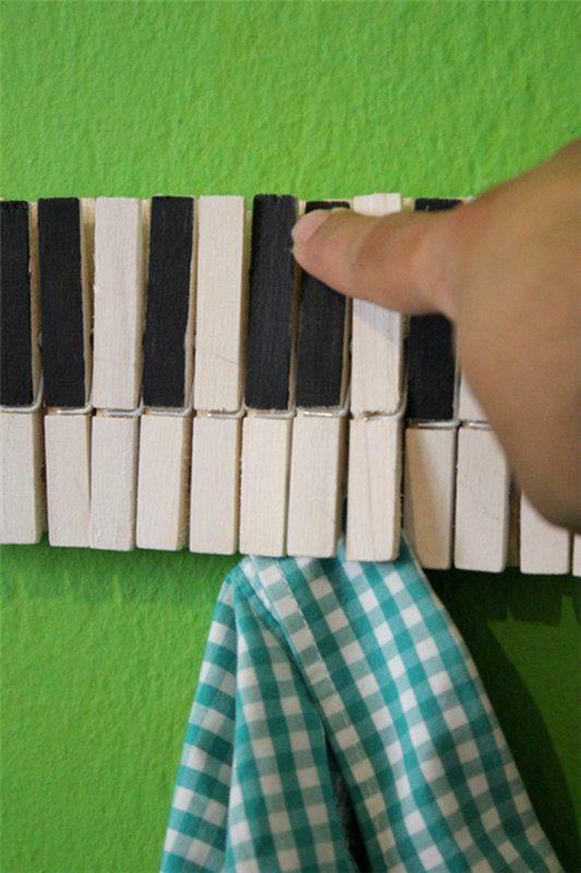 Käsityönä valmistetut pyykkipojat piano