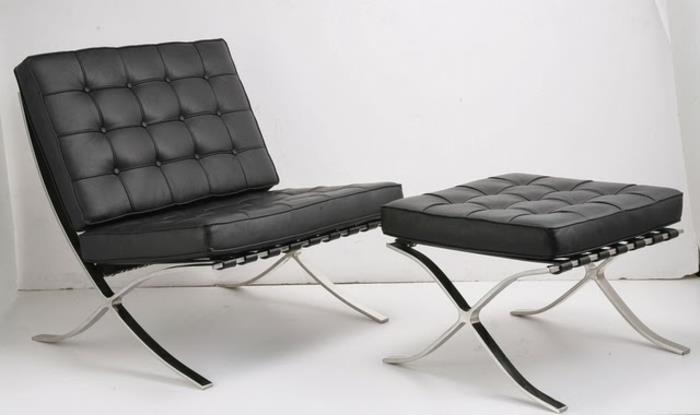 Bauhaus -tyylinen Mies Barcelona -tuoli ja ottomaanit