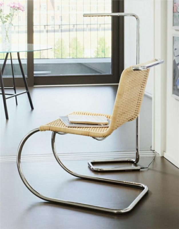 Bauhaus -tyylinen huonekalutuoli teräsrottinki