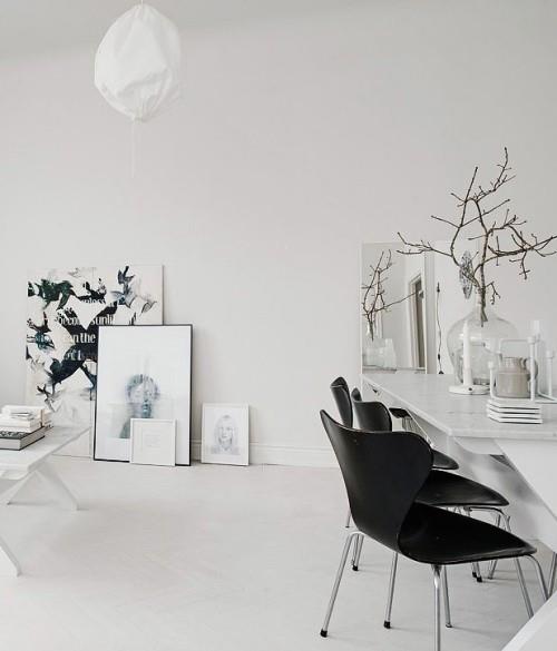 Viihtyisä olohuone valkoinen musta skandinaavinen muotoilu