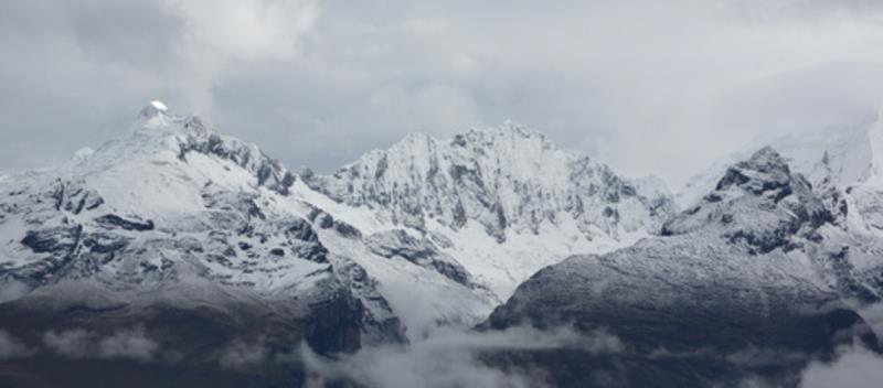 Vuorikiipeilijöiden tavoitteet maailmanlaajuisilla kesäilmoilla Luontokuvia