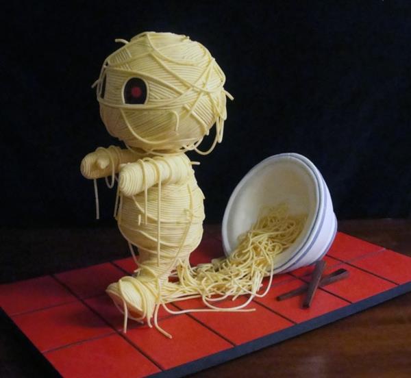 Erityiset kakkukakut koristavat muumio -spagettia