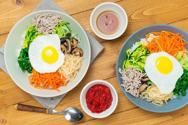 Bibimbap -resepti Valmista riisipannu Korian -tyyliin