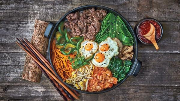 Bibimbap -resepti Korean riisipannun valmistusvinkkejä