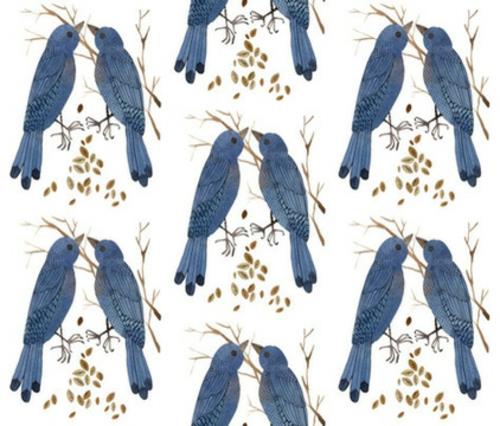 Sinivalkoisia kuviollisia koristekankaita mökkilinnut