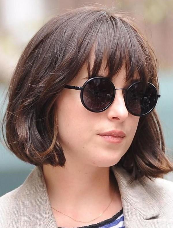 Bob Hairstyles with Bangs - Ideoita ja tyylejä lyhyille ja keskipitkille hiuksille, joissa on höyhenpeitteiset bob -otsatukka