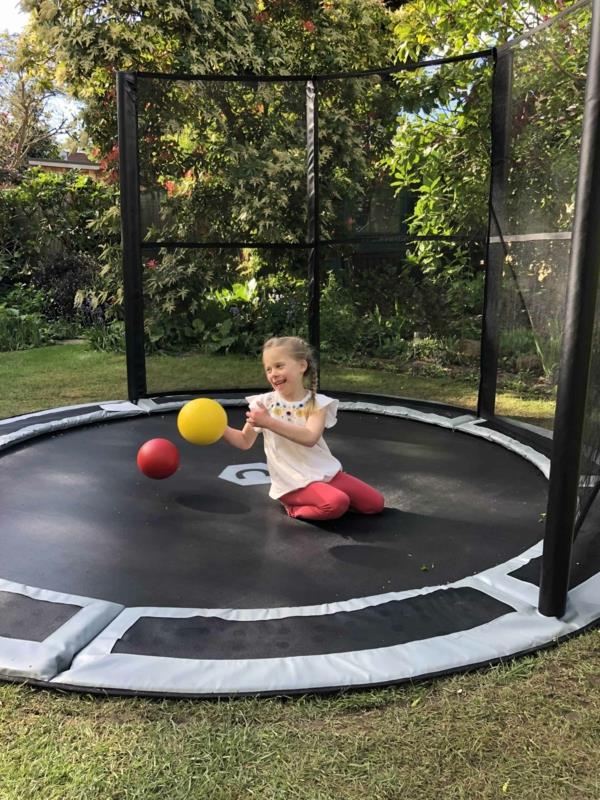 Maatrampoliinin edut haittaavat lapsen maanalaista trampoliinia