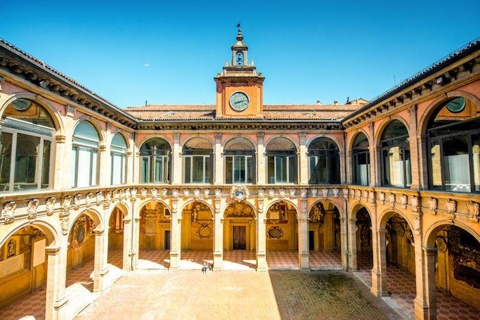 Bolognan vanhin yliopistokirjasto Euroopassa