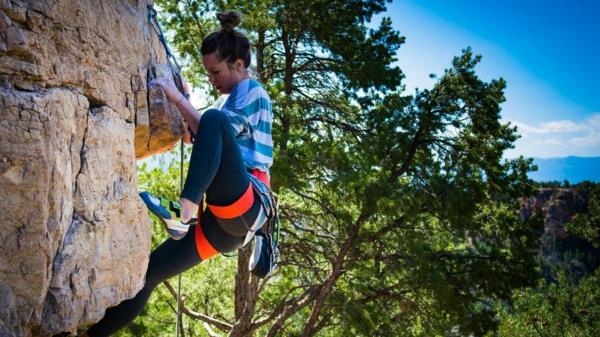 Bouldering kiipeily kiipeilyseinä kalliokiipeily turvaton