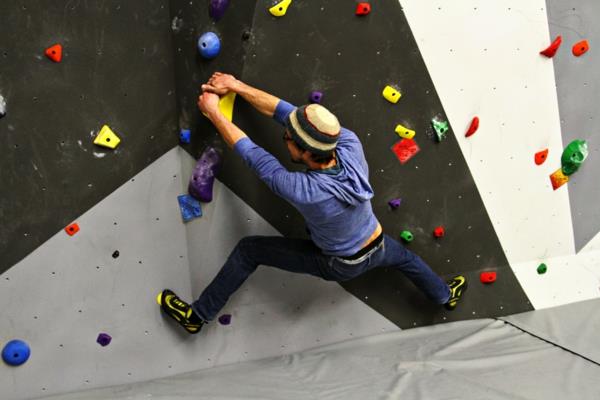 Bouldering kiipeily kiipeilyseinä vaikeusasteikko