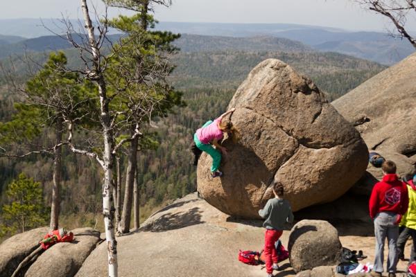 Boulderointia, kiipeilyä, seurustelua