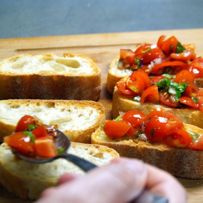 Bruschetta tomaattilusikalla