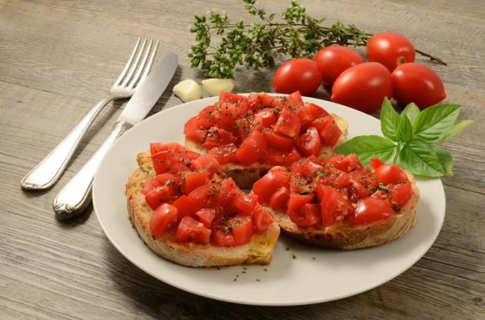 Bruschetta tomaatilla ja timjamilla