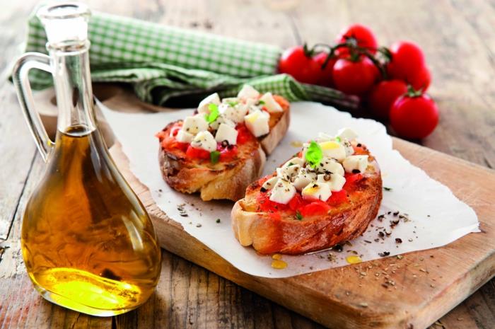 Bruschetta tomaattiaineosilla mozzarela