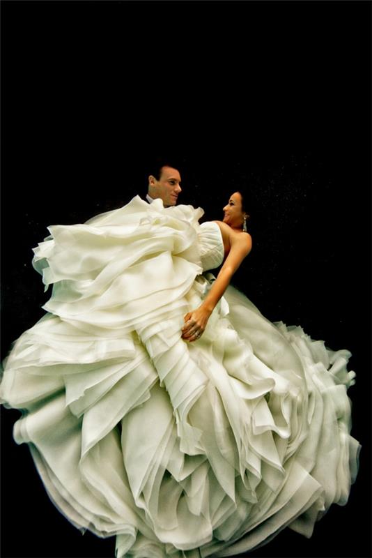 mekot suunnittelevat aviopari morsiamet merenneitoiksi