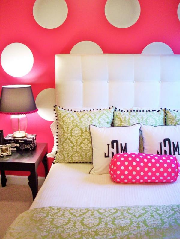 Värikkäitä makuuhuoneita, joissa on pilkkuja, vaaleanpunaisia ​​valkoisia pisteitä