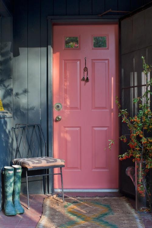 Värikäs upea kodin sisustus vaaleanpunainen puinen ulko -ovi