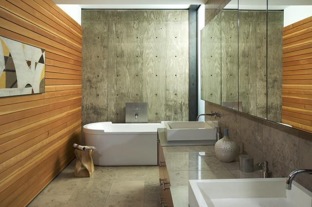 Byrnes Residenz Phoenix -puupaneelit kylpyamme alttiina betonille kotona