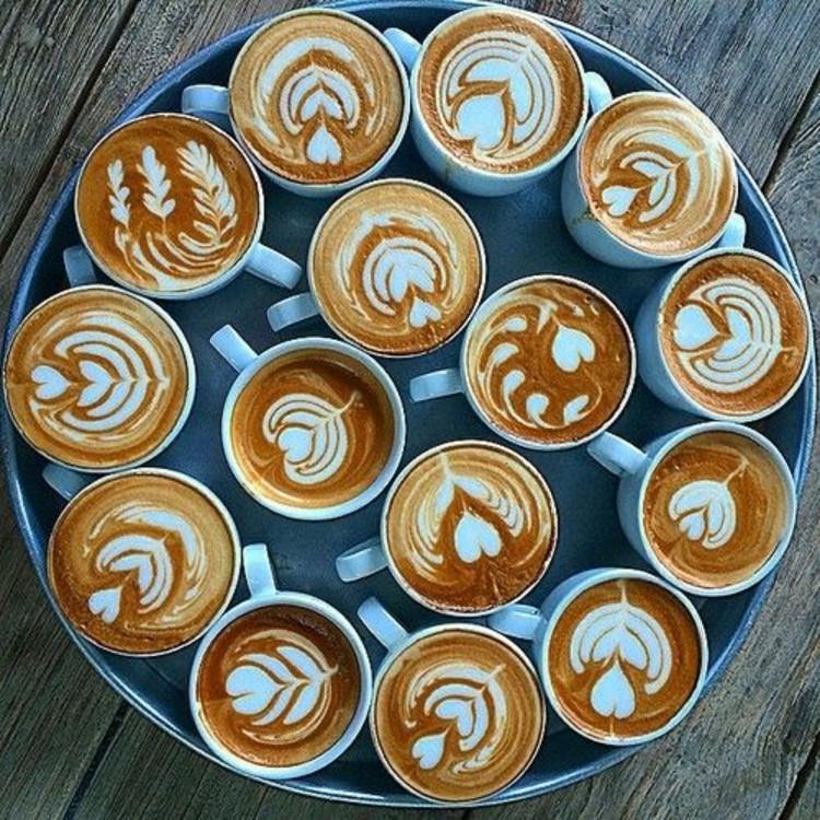 Cappuccinotyypit kahvia kahvia juovat kahvitehosteen