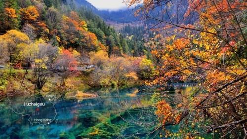 Kiina luonnon kauneus värikäs järvi ainutlaatuinen luonnon viehätys