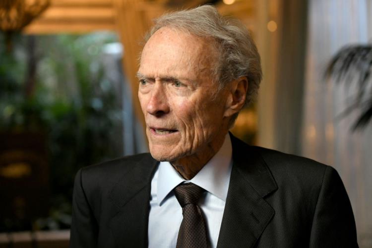 Clint Eastwood 90 -vuotias kuuluisa näyttelijäohjaaja tuottaja säveltäjä