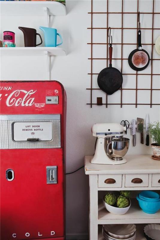 Coca Cola -jääkaapit retro punainen keittiö