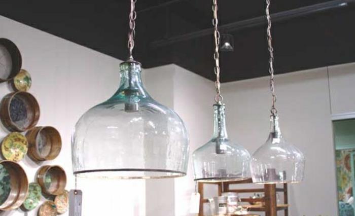 kierrätysideoita vanhoista keittiövälineistä tehdään uusia hienoja käsityöideoita DIY -käsityöideoita vanhoja keittiöesineitä lasipulloja iso lampunvarjostin