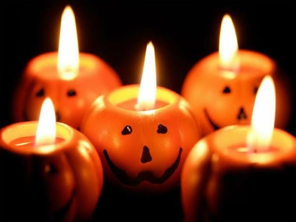 Viileitä Halloween -sisustusideoita kurpitsat litteät alkuperäiset kynttilät