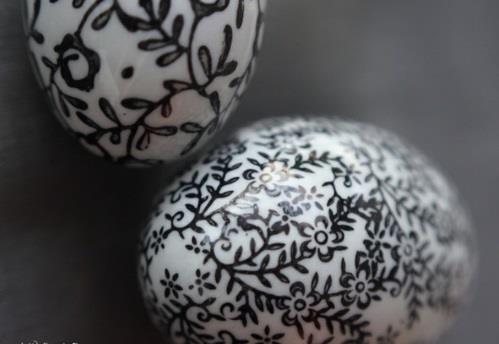 Tinker ja maalaa pääsiäismunia, piirrä mustavalkoinen