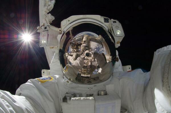 Upeita selfie -kuvia itsestäsi erittäin kosmonautti