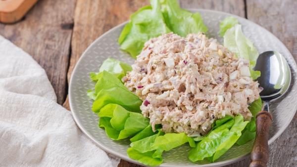 Crash Diet - Tässä on kaikki mitä sinun pitäisi tietää tonnikalasalaatista, jossa on kasviproteiinia
