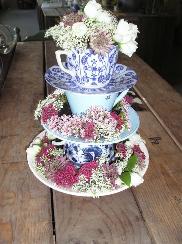 Cupcake etagere koristettu kasveilla